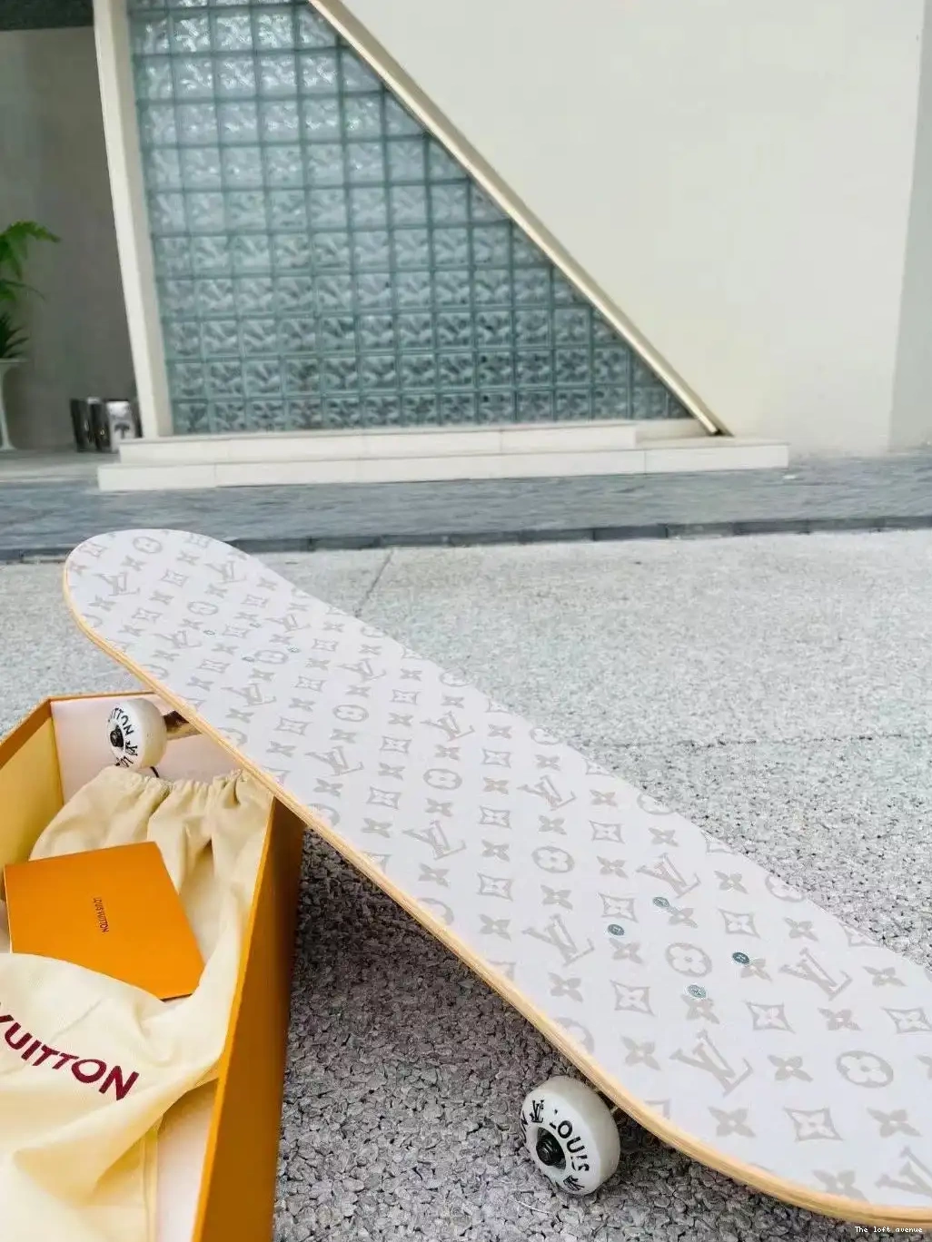 LV SKATEBOARD CUSTOM 0519